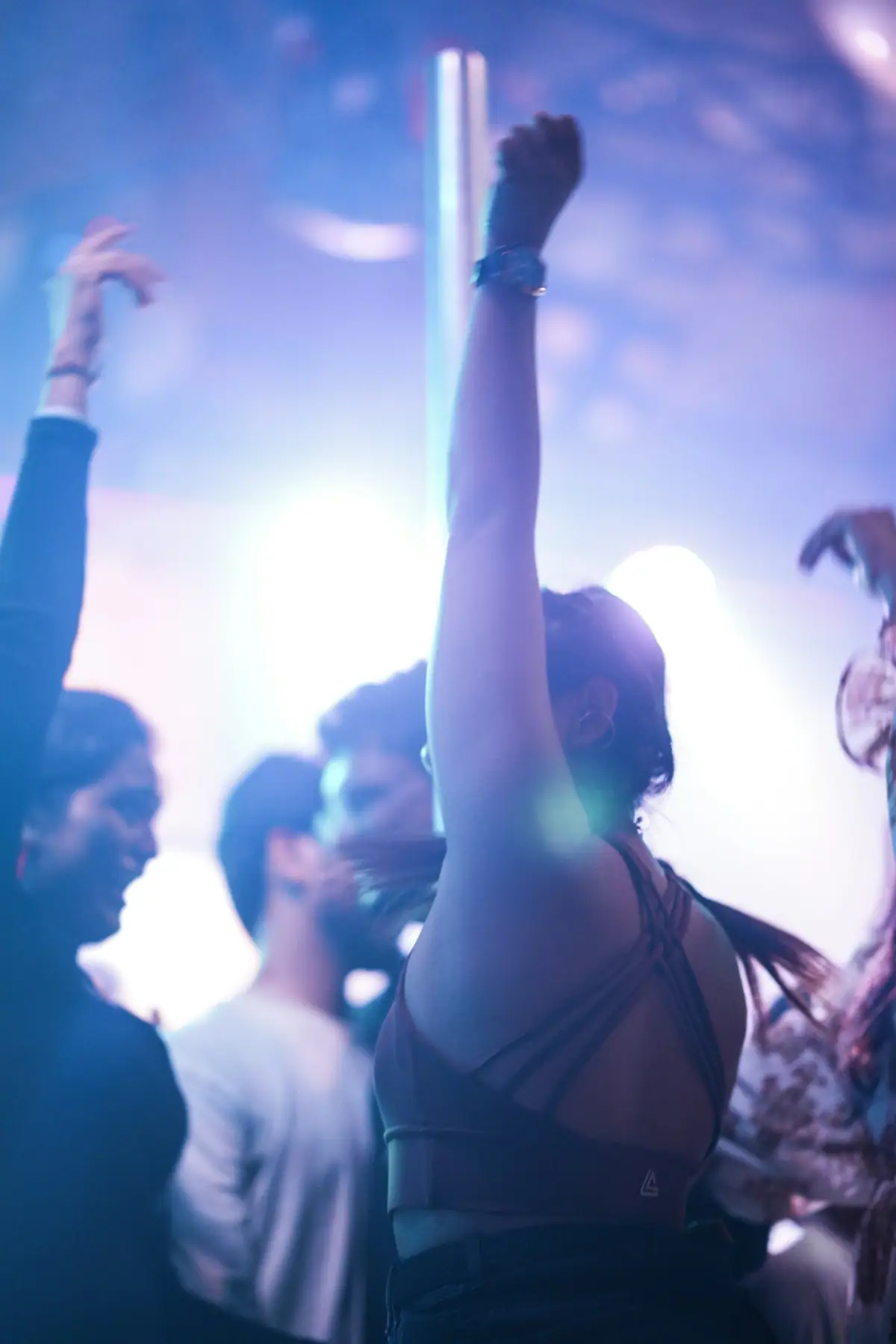 Mains levées sur le dancefloor